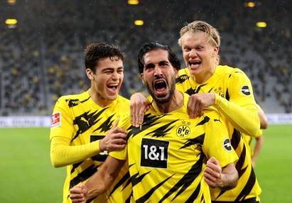 现场中国球迷高喊韩佳奇